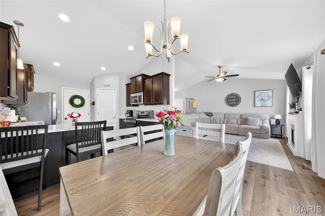 $299,900 | 15 Hollow Tree Court, Winfield, MO 63389