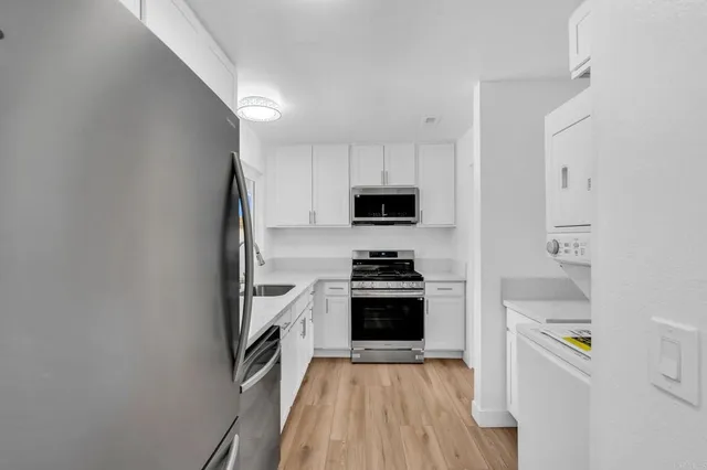 $725,000 | 4530 Beverly Glen Drive, Oceanside, CA 92056