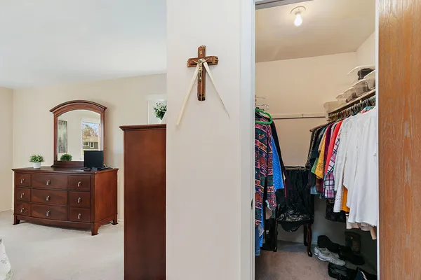 $265,000 | 36 Waterbury Lane, Unit 1, Schaumburg, IL 60193