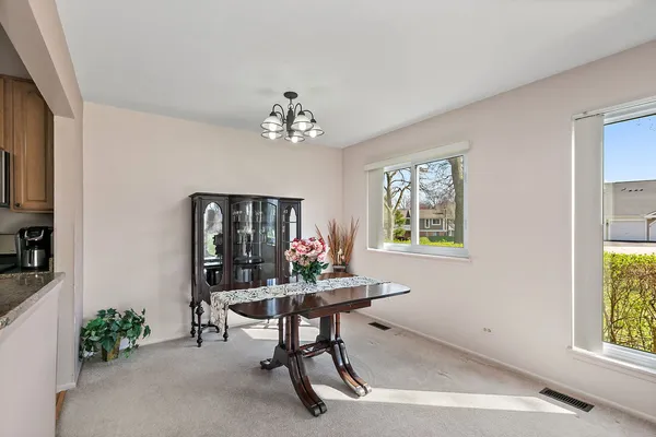 $265,000 | 36 Waterbury Lane, Unit 1, Schaumburg, IL 60193