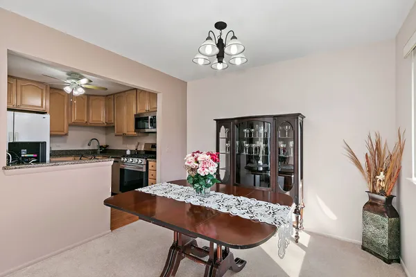 $265,000 | 36 Waterbury Lane, Unit 1, Schaumburg, IL 60193