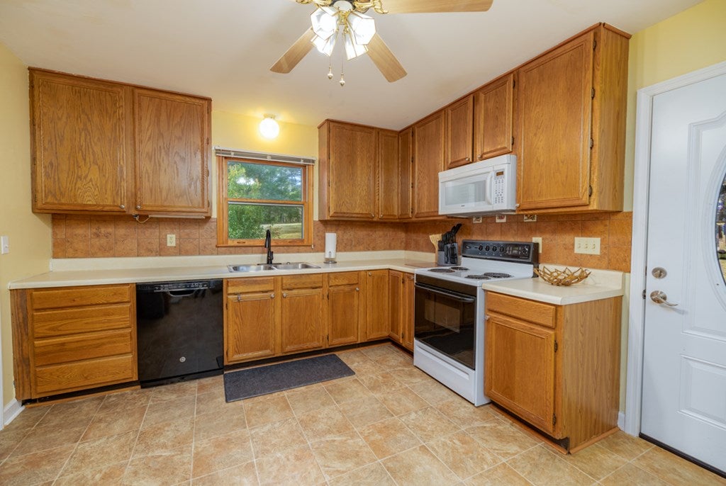4298 Traffic Road Victoria, VA 23974 - Photo 8 of 30 Gallery Image 8