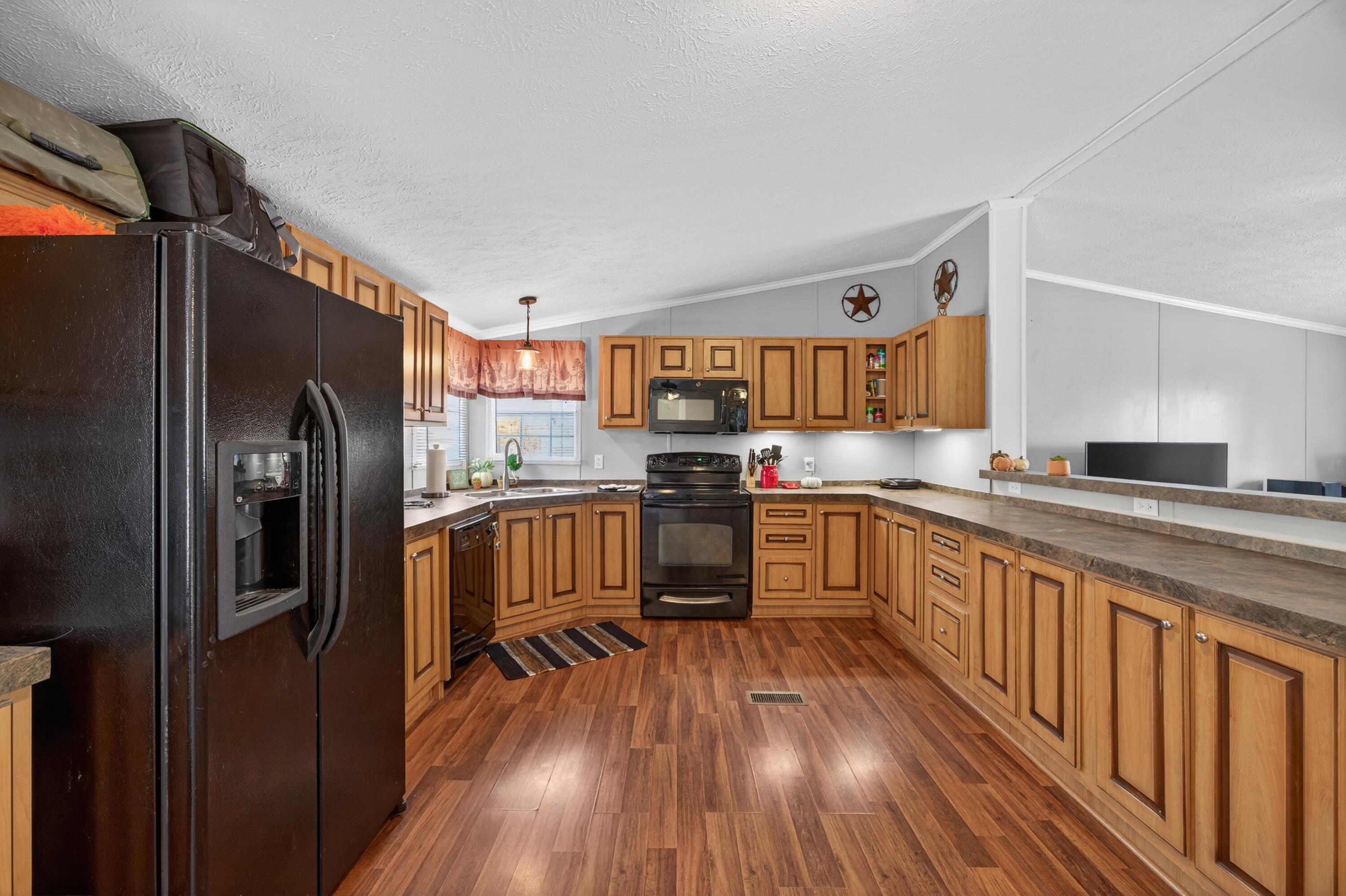 1070 North Pryor Cove Road Jasper, TN 37347 - Photo 2 of 35 Beautiful Kitchen!