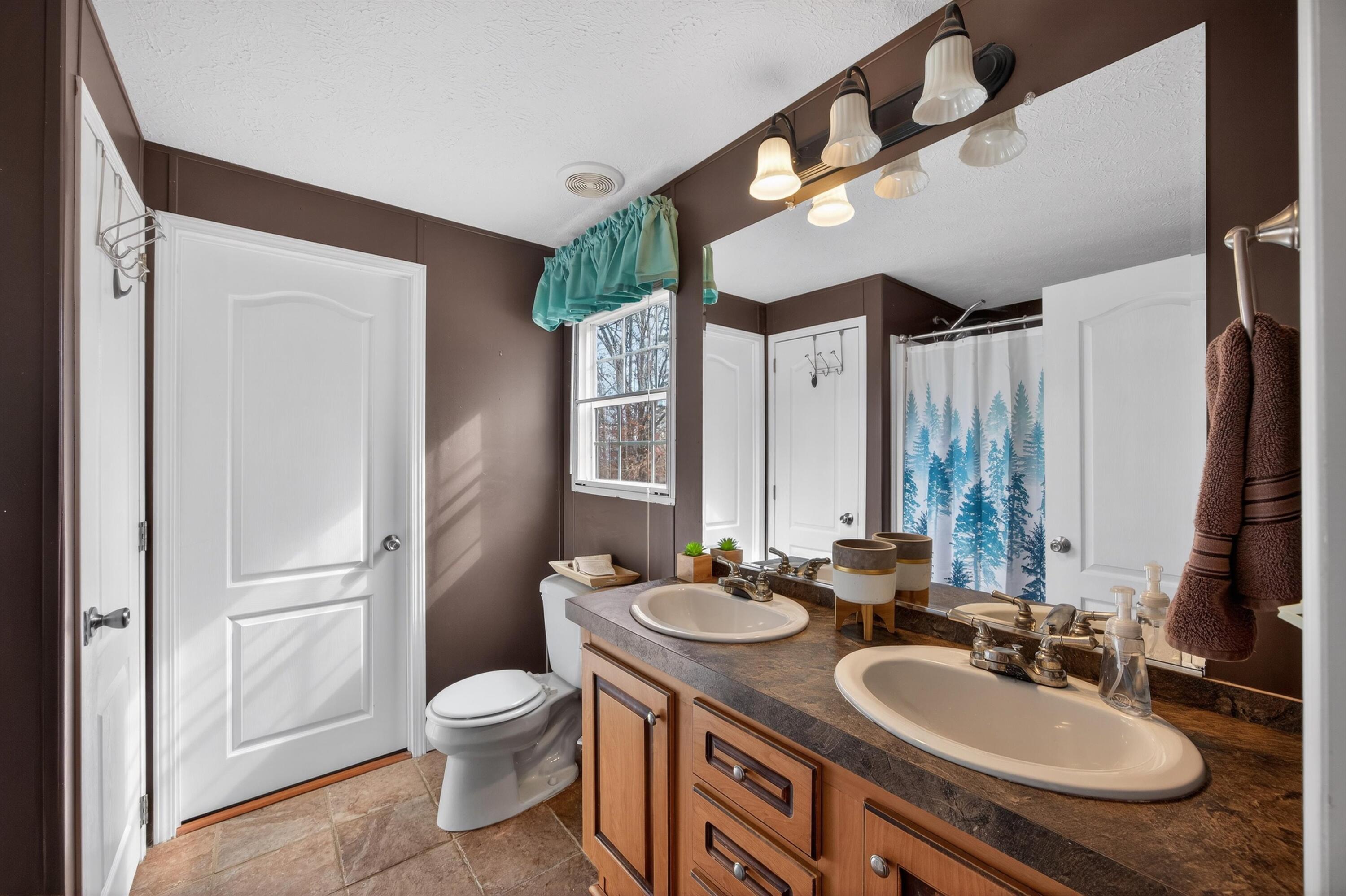 1070 North Pryor Cove Road Jasper, TN 37347 - Photo 9 of 35 ry Bath