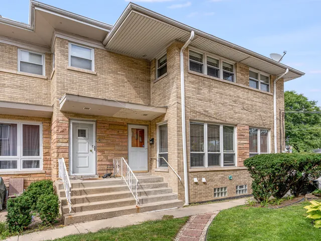 $273,000 | 1543 Franklin Avenue, Unit B, River Forest, IL 60305