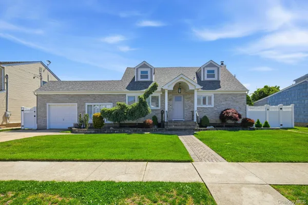 $979,000 | 35 3rd Avenue, Massapequa Park, NY 11762