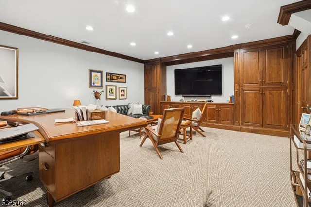 a view of a garden with house