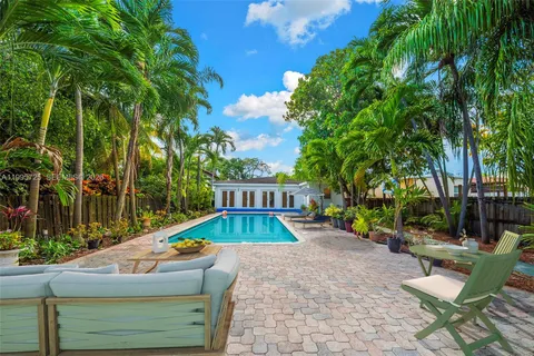 $3,100,000 | 3755 Royal Palm Avenue, Miami Beach, FL 33140