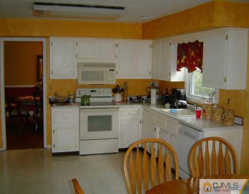 39 South Rhoda Street Monroe Township, NJ 08831 - Photo 5 of 8 Gallery Image 5
