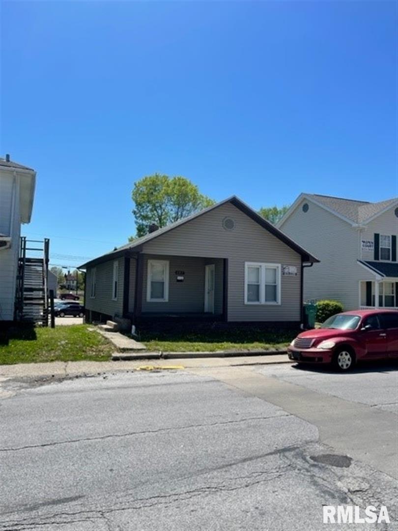 407 West Adams Road Macomb, IL 61455 - Photo 1 of 2 Gallery Image 1