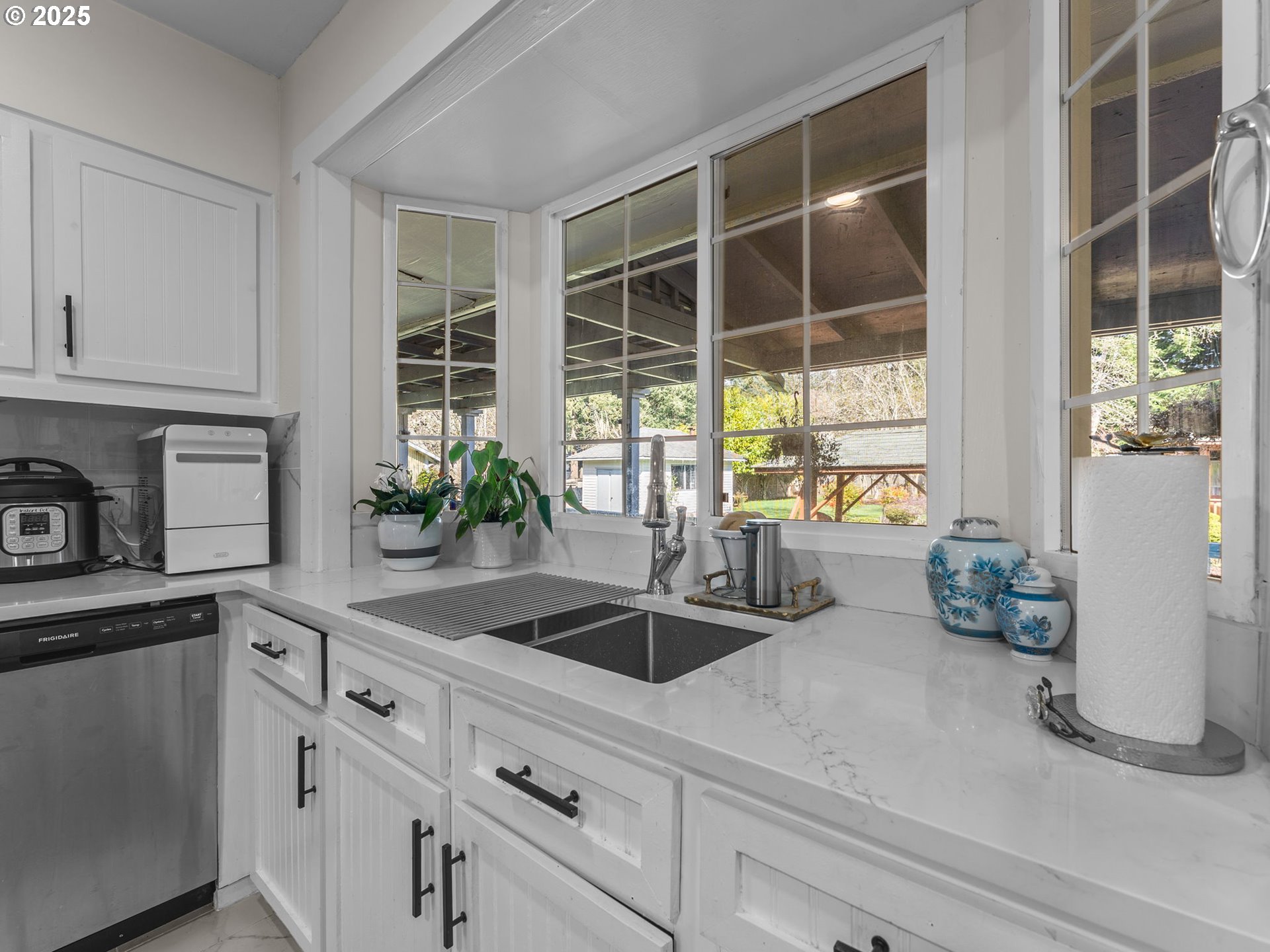 15095 Southwest Weir Road Beaverton, OR 97007 - Photo 16 of 47