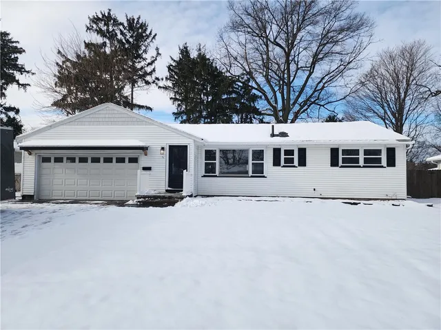 $219,900 | 75 Everclay Drive, Greece, NY 14616