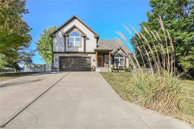 $395,000 | 2224 Martha Lane, Greenwood, MO 64034