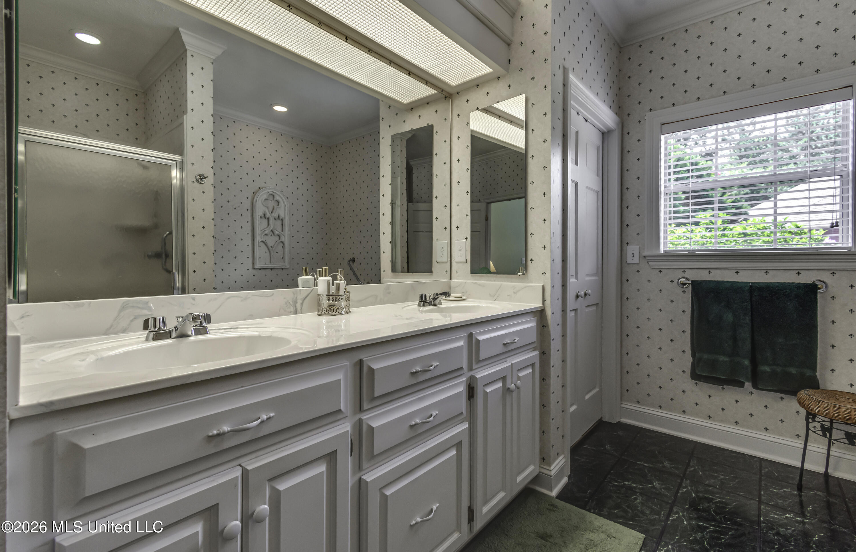 656 April Sound Pearl, MS 39208 - Photo 27 of 61 Primary Bathroom