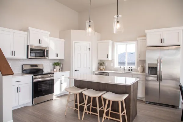 $439,999 | 213 Lionheart Drive, Horace, ND 58047