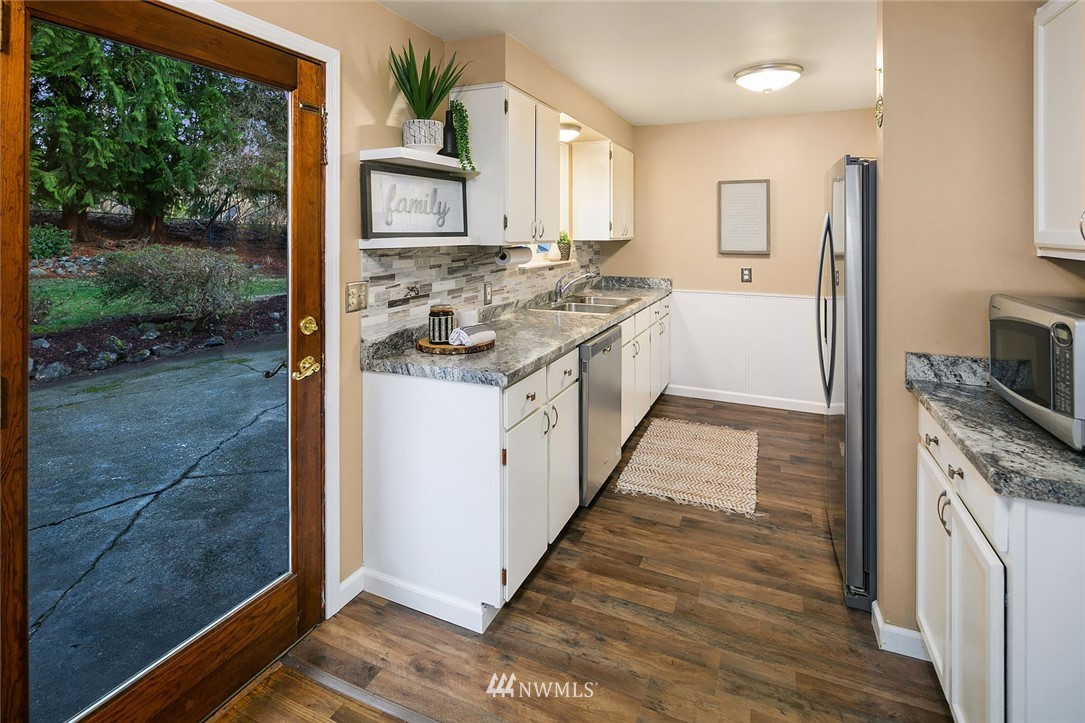 13048 175th Avenue Southeast Renton, WA 98059 - Photo 6 of 24