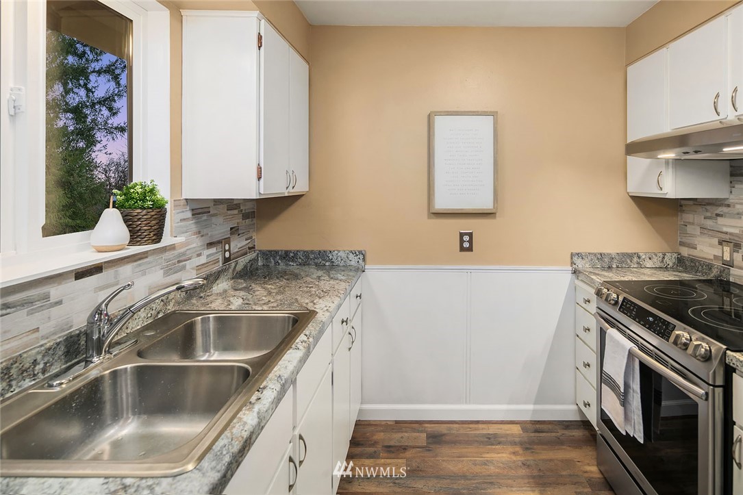 13048 175th Avenue Southeast Renton, WA 98059 - Photo 7 of 24