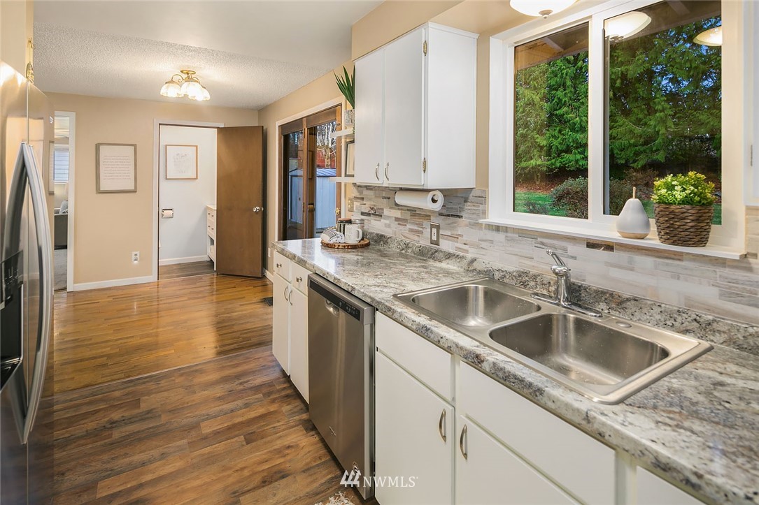 13048 175th Avenue Southeast Renton, WA 98059 - Photo 8 of 24