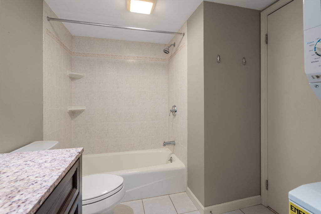 40 Yorktown Drive, Unit D Springfield, MA 01108 - Photo 15 of 27