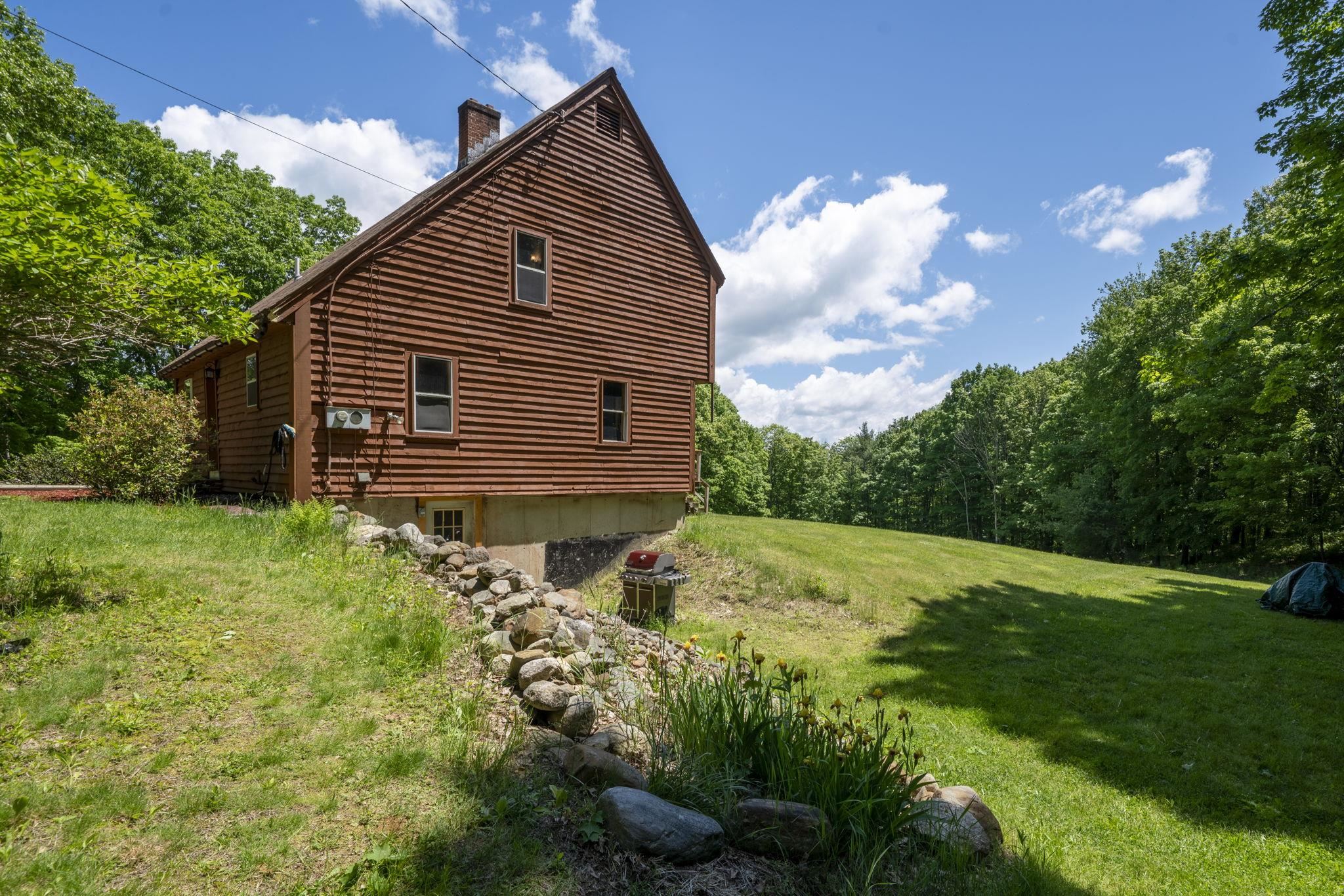 133 Hackett Hill Road Hooksett, NH 03106 - Photo 3 of 55