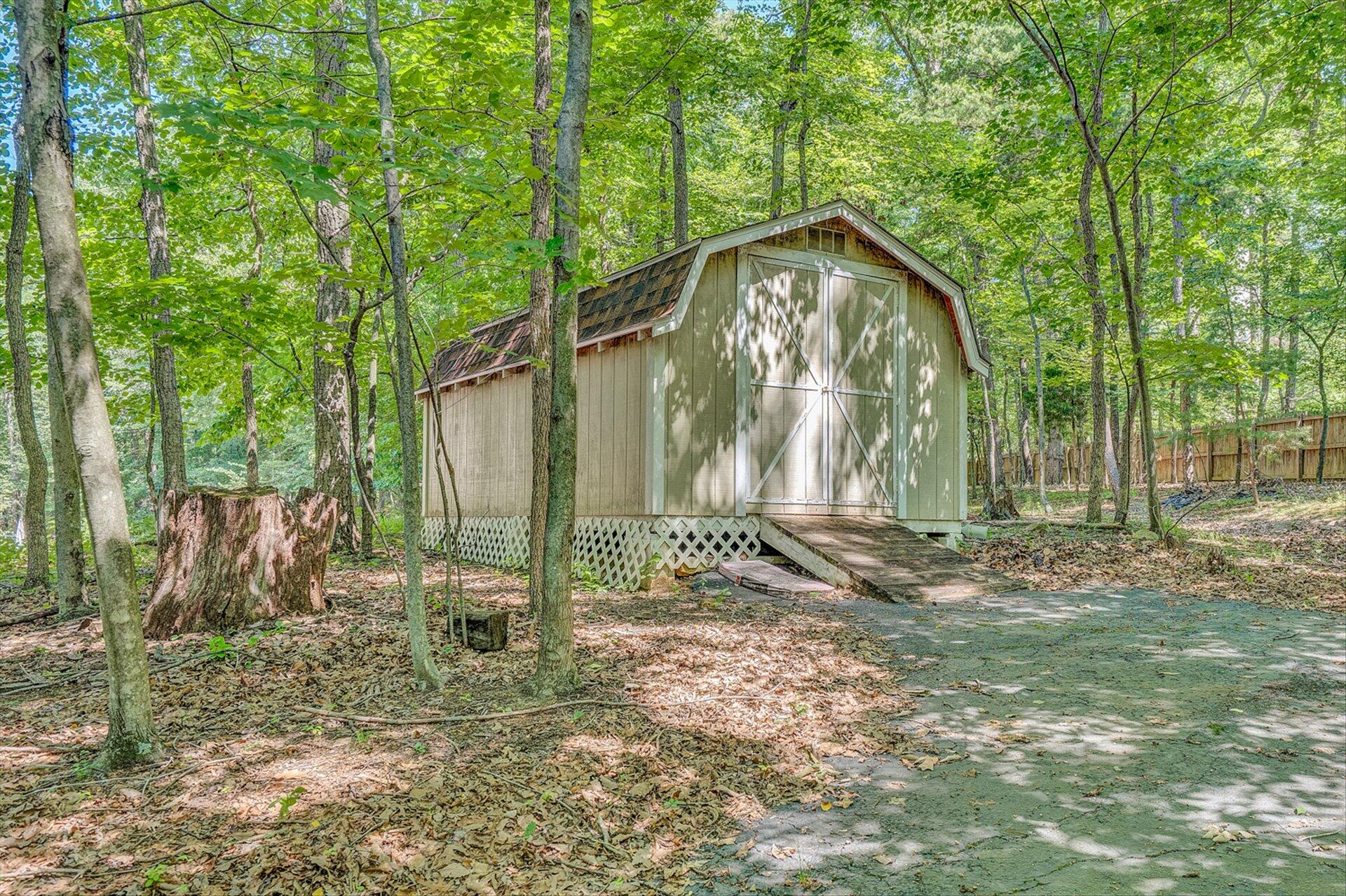 368 Foxcroft Drive Blue Ridge, VA 24064 - Photo 4 of 39 a backyard of a house with lots of green space