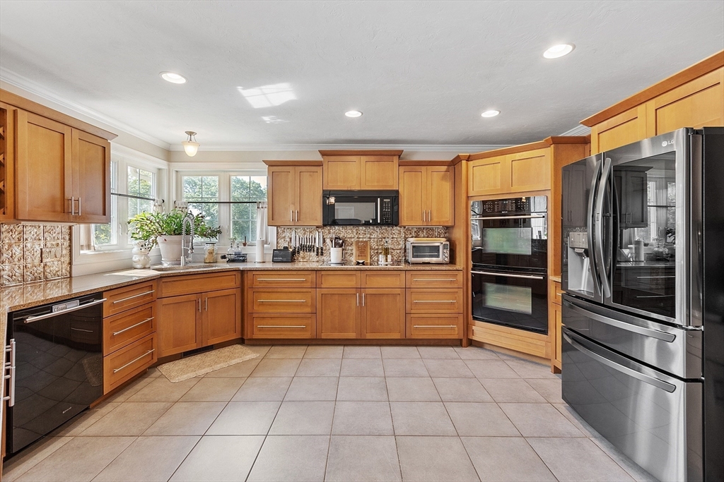 182 Clemence Hill Road Southbridge, MA 01550 - Photo 3 of 42 Gallery Image 3