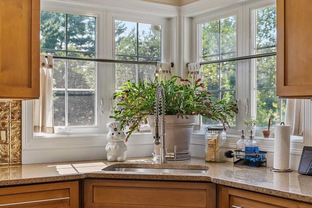 182 Clemence Hill Road Southbridge, MA 01550 - Photo 5 of 42 Gallery Image 5