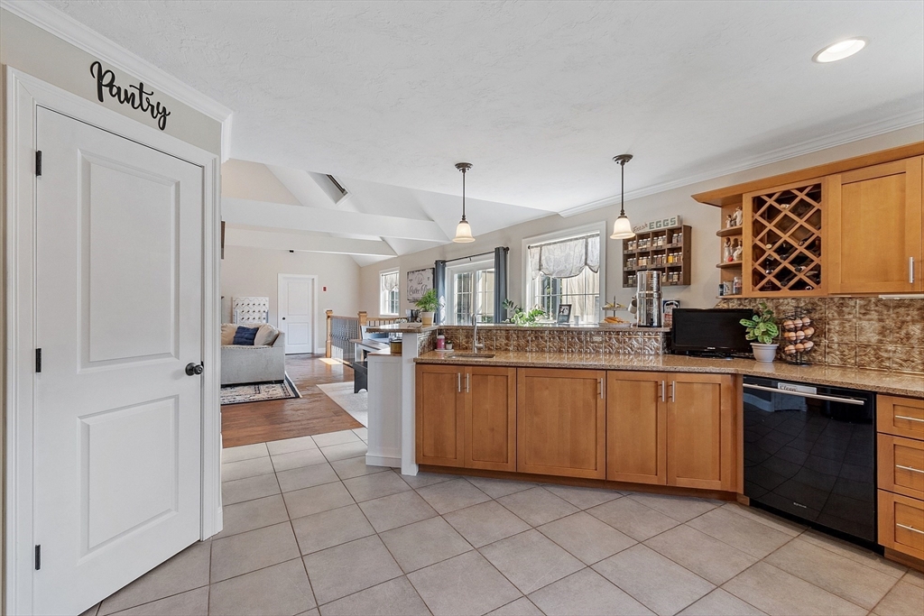 182 Clemence Hill Road Southbridge, MA 01550 - Photo 7 of 42 Gallery Image 7
