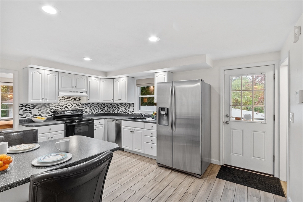 104 Dascomb Road Andover, MA 01810 - Photo 6 of 31 Gallery Image 6