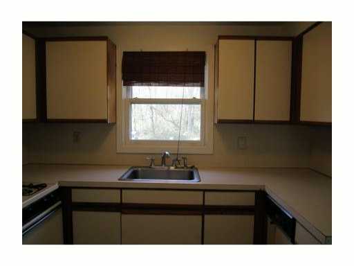 85 Reed Street, Unit 85 Warwick, RI 02886 - Photo 8 of 21 Kitchen.