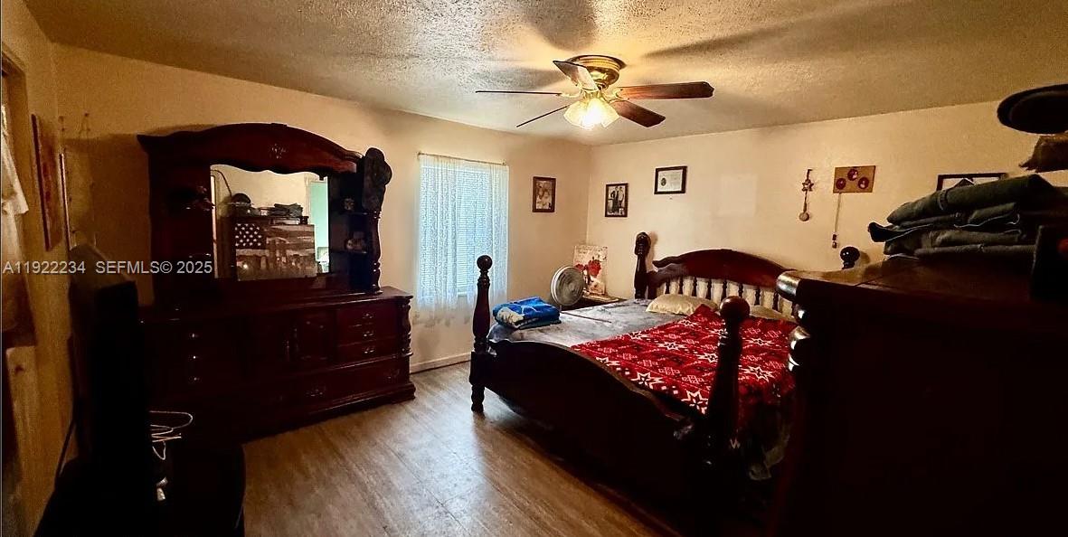 8055 Twitty Road Sebring, FL 33876 - Photo 10 of 19 a bedroom with a bed and a mirror on the dresser