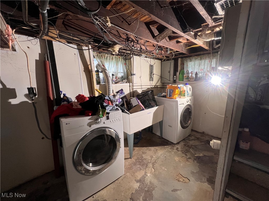 1686 Avalon Road Cleveland, OH 44112 - Photo 19 of 22 Laundry room featuring laundry area, washer and clothes dryer, and electric panel