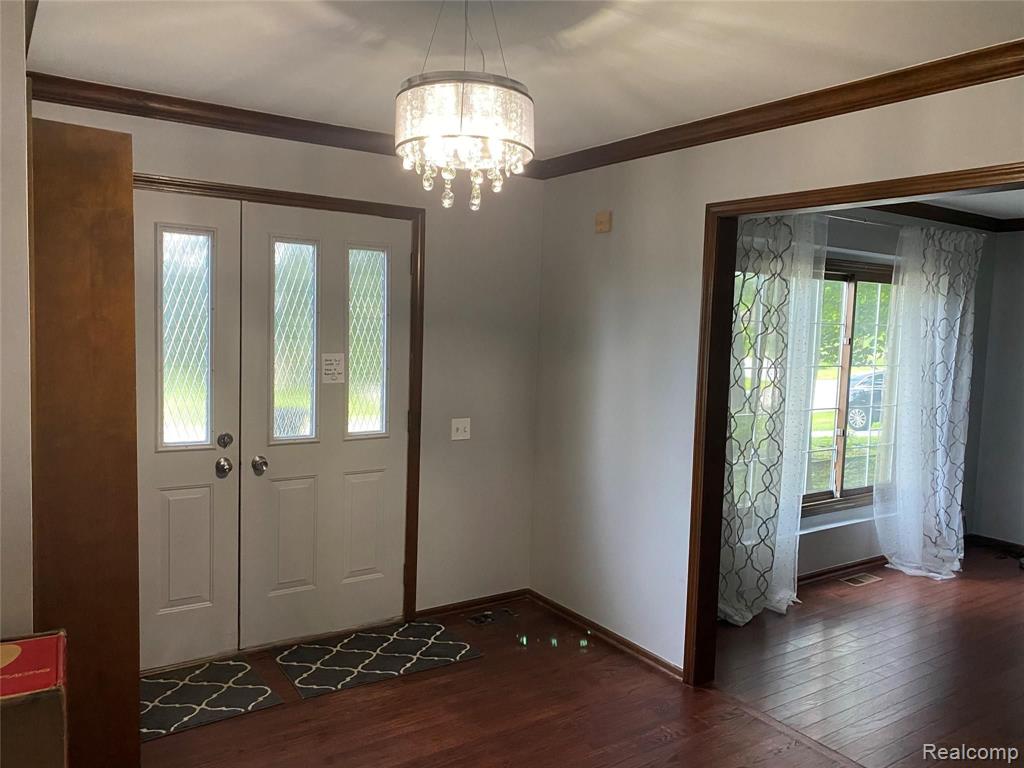 36798 Chesapeake Road Farmington Hills, MI 48335 - Photo 3 of 32