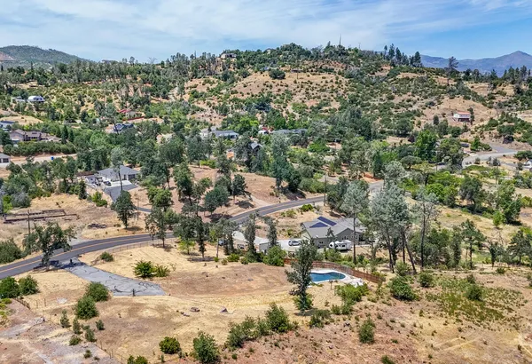 a view of a yard with mountain