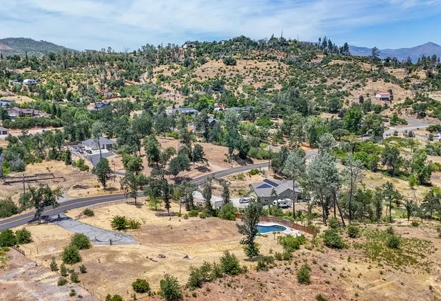 a view of a yard with mountain