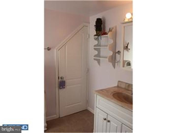 35 Winding Road Levittown, PA 19057 - Photo 15 of 25 Gallery Image 15