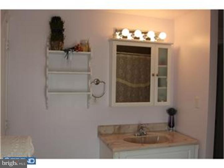 35 Winding Road Levittown, PA 19057 - Photo 16 of 25 Gallery Image 16