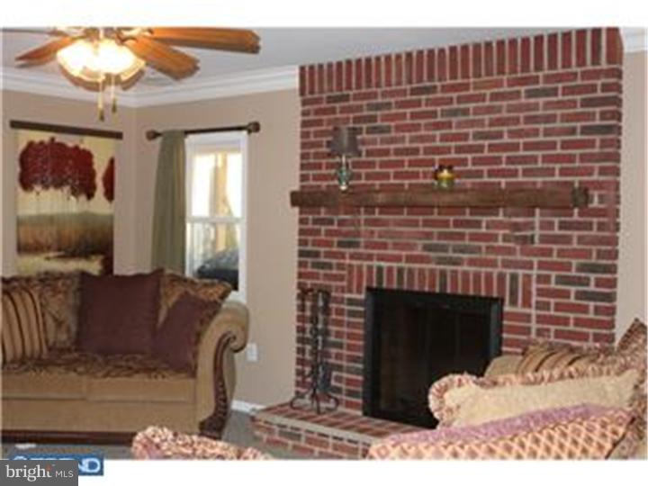 35 Winding Road Levittown, PA 19057 - Photo 4 of 25 Gallery Image 4