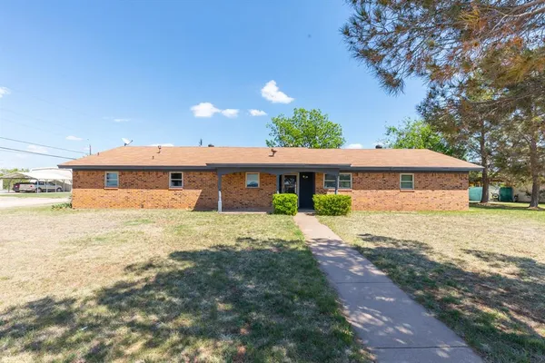 $223,000 | 903 Avenue Q, Anson, TX 79501