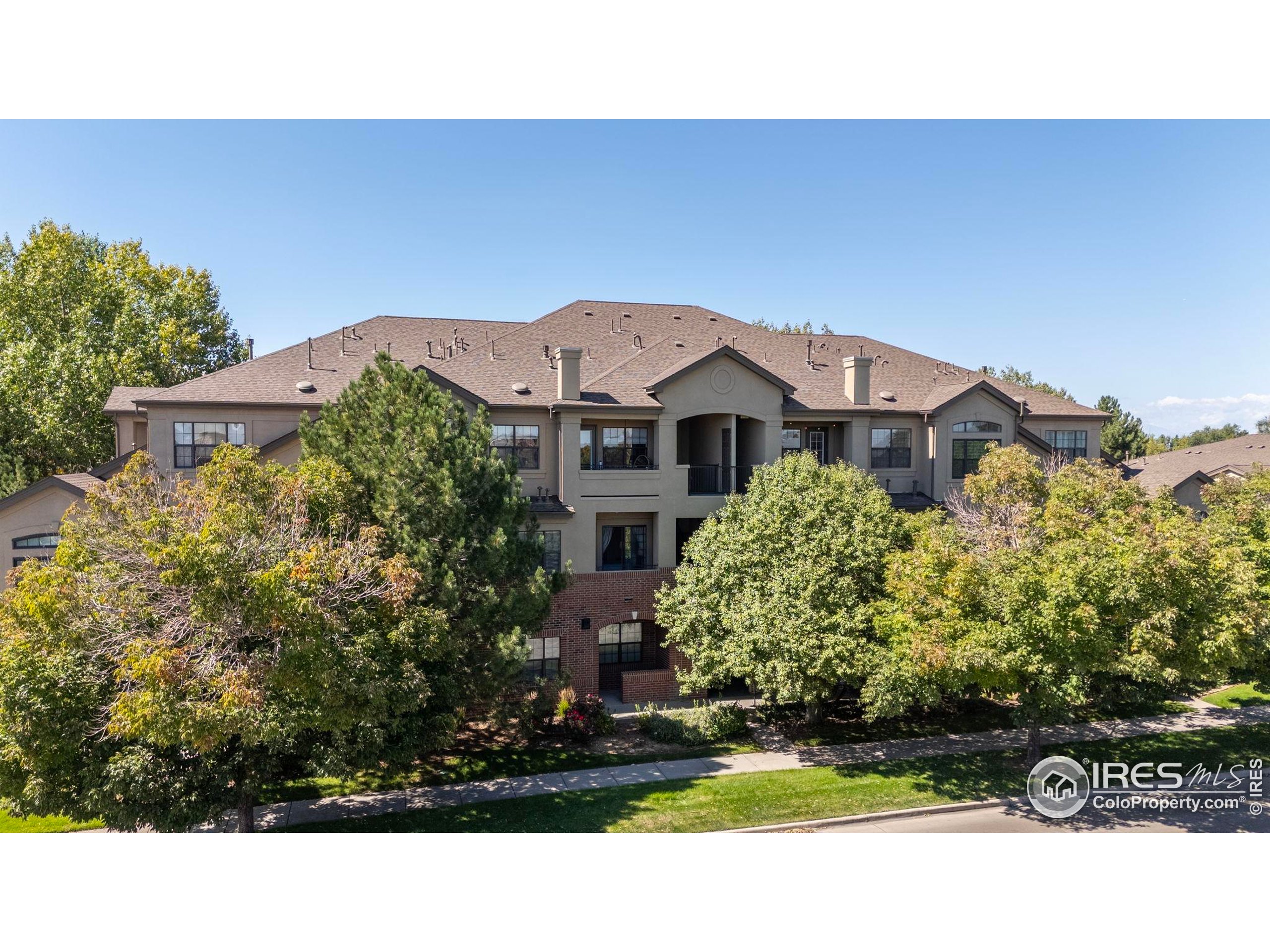 209 Quebec Street, Unit L Denver, CO 80220 - Photo 5 of 46 a view of a house with a yard