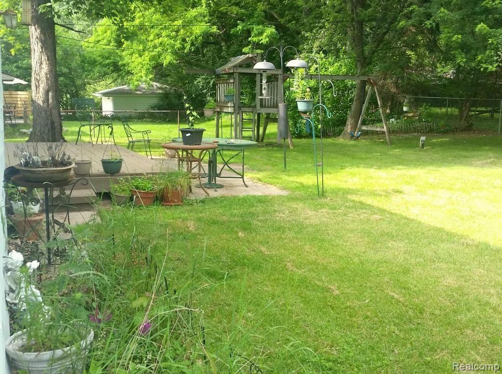 2415 Keith Road West Bloomfield, MI 48324 - Photo 25 of 32