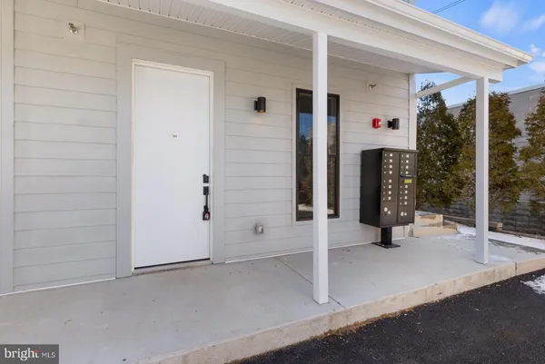 a view of an entryway with livingroom