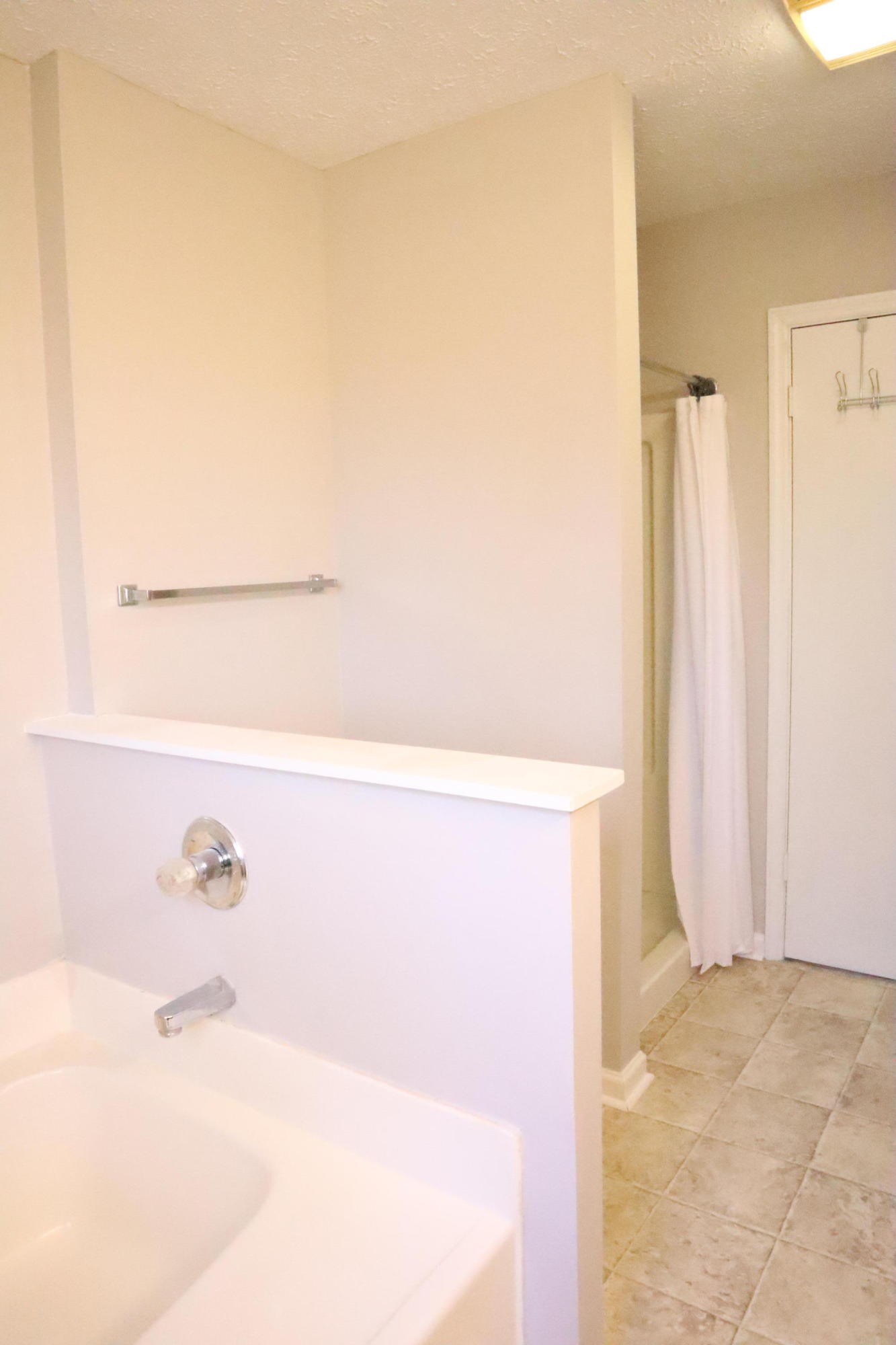 2664 Rutrough Road Southeast Roanoke, VA 24014 - Photo 8 of 19 a bathroom with a bathtub