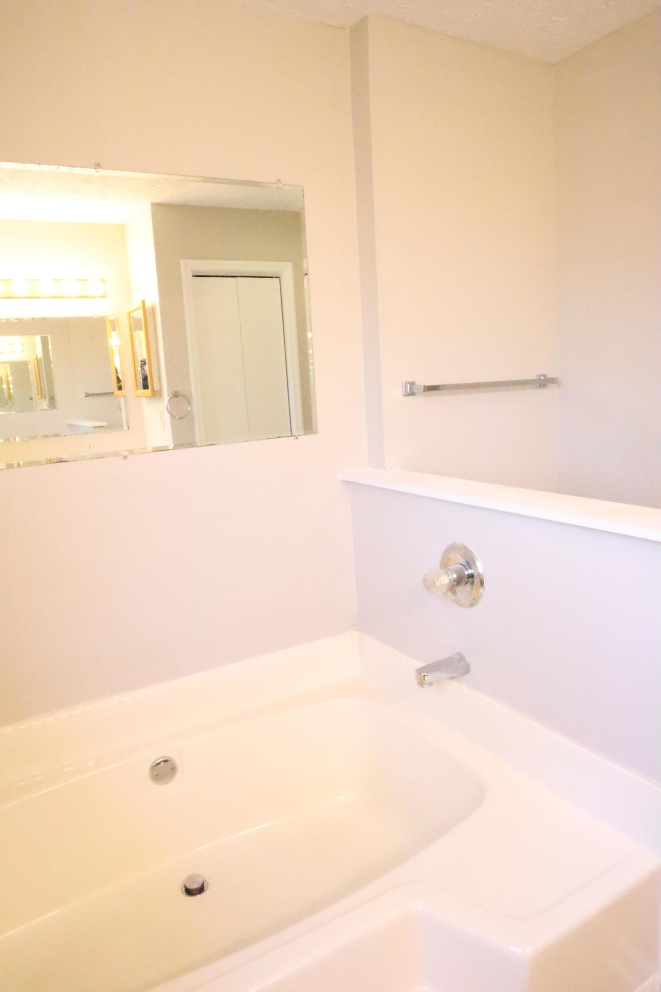 2664 Rutrough Road Southeast Roanoke, VA 24014 - Photo 9 of 19 a bathroom with a bathtub