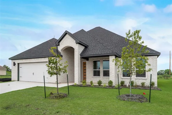 $2,550 | 1008 St Matthews Circle, Royse City, TX 75189