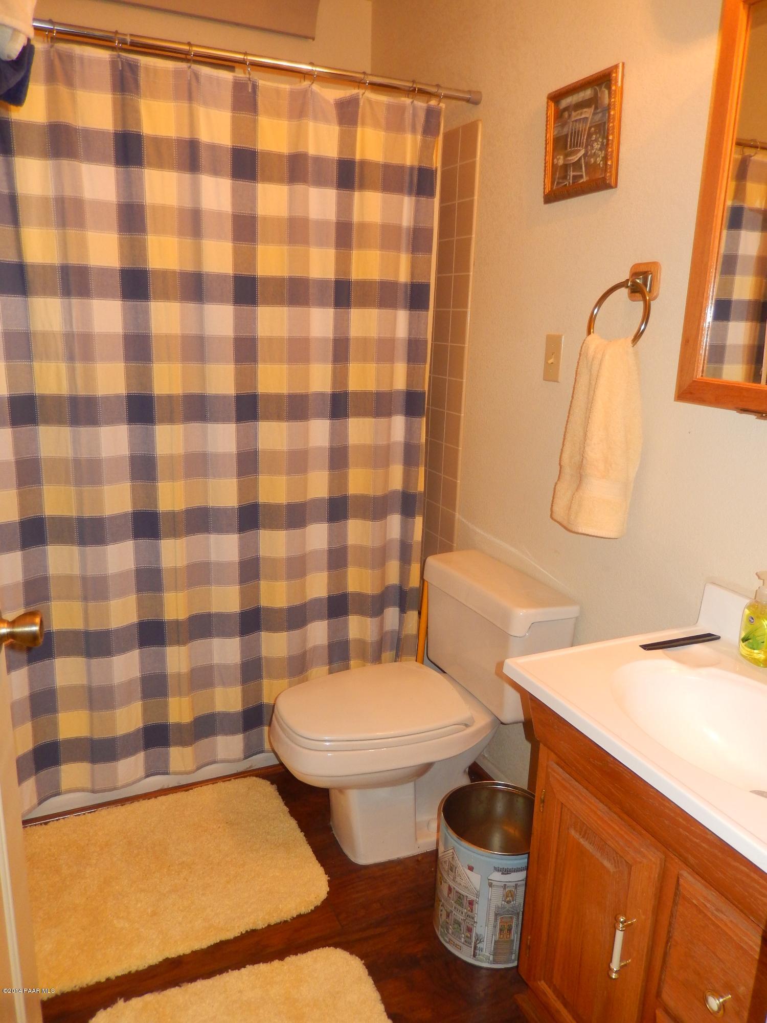 2820 Shelf Road Prescott, AZ 86303 - Photo 14 of 19 Main Level Full Bath