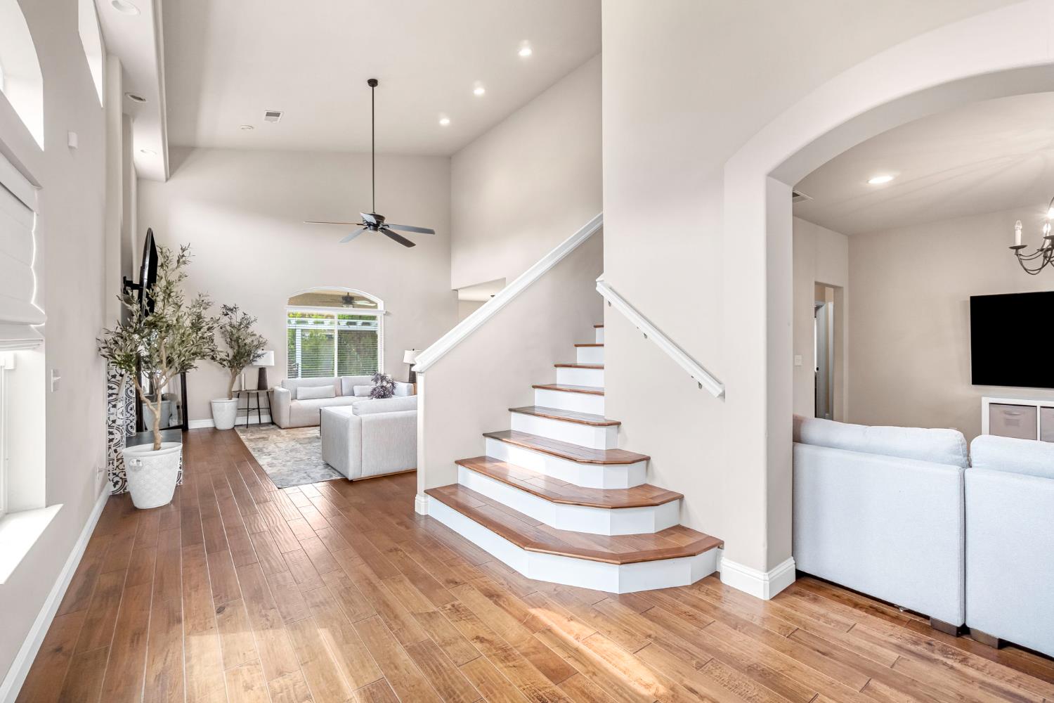 12 Breeze Way Madera, CA 93637 - Photo 6 of 56 a view of entryway and hall with wooden floor