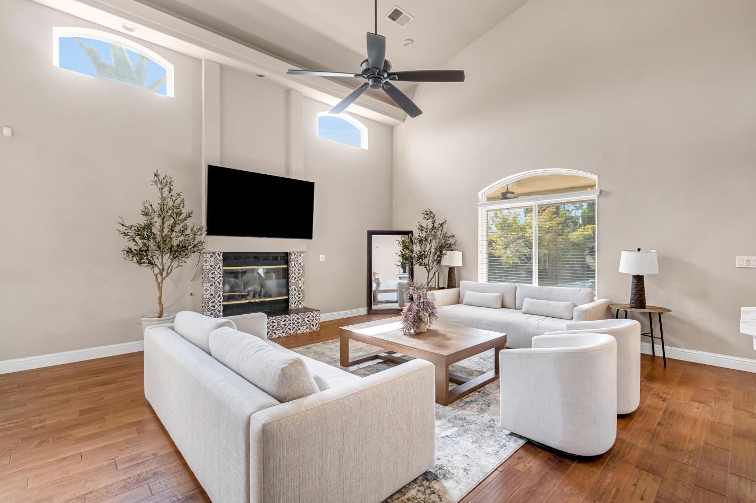 12 Breeze Way Madera, CA 93637 - Photo 8 of 56 a living room with furniture and a flat screen tv