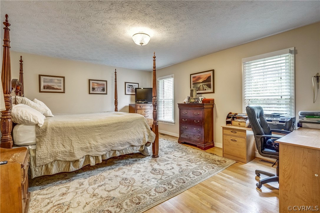 925 Dispatch Road Quinton, VA 23141 - Photo 18 of 27 Master bedroom, seperate from other bedrooms.