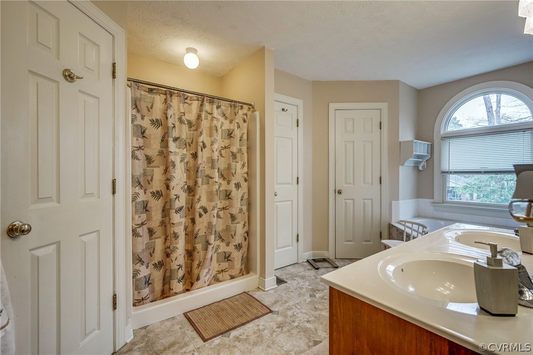 925 Dispatch Road Quinton, VA 23141 - Photo 20 of 27 Nice sized walk in closet off master bath.